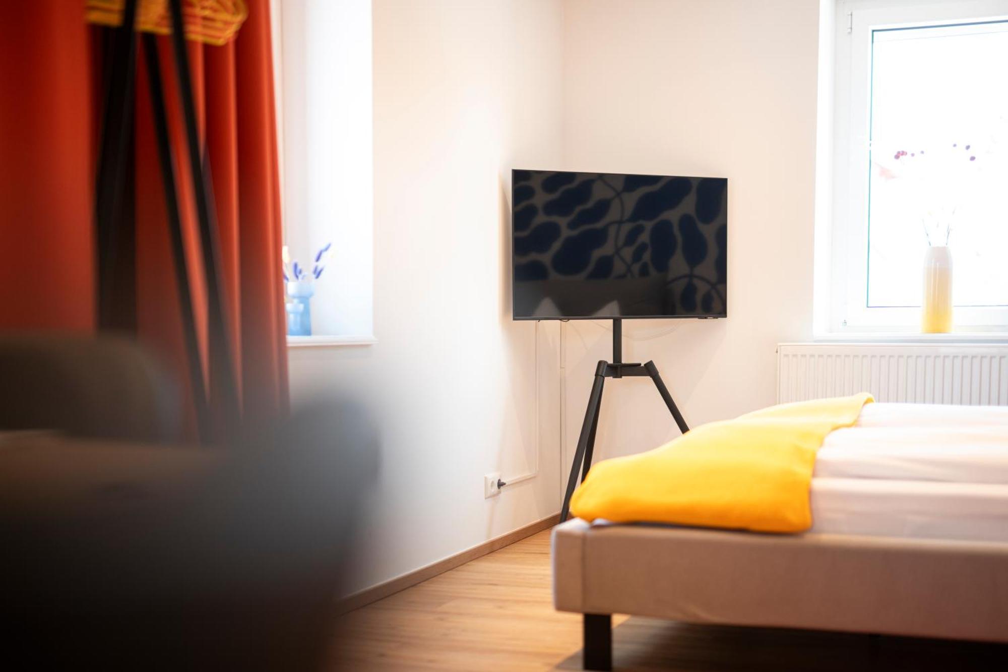 Bunter Hund Apartments - Zentrales Apartment, Parkplatz, Wintergarten, Kinderzimmer Ρότενμπουργκ  Εξωτερικό φωτογραφία
