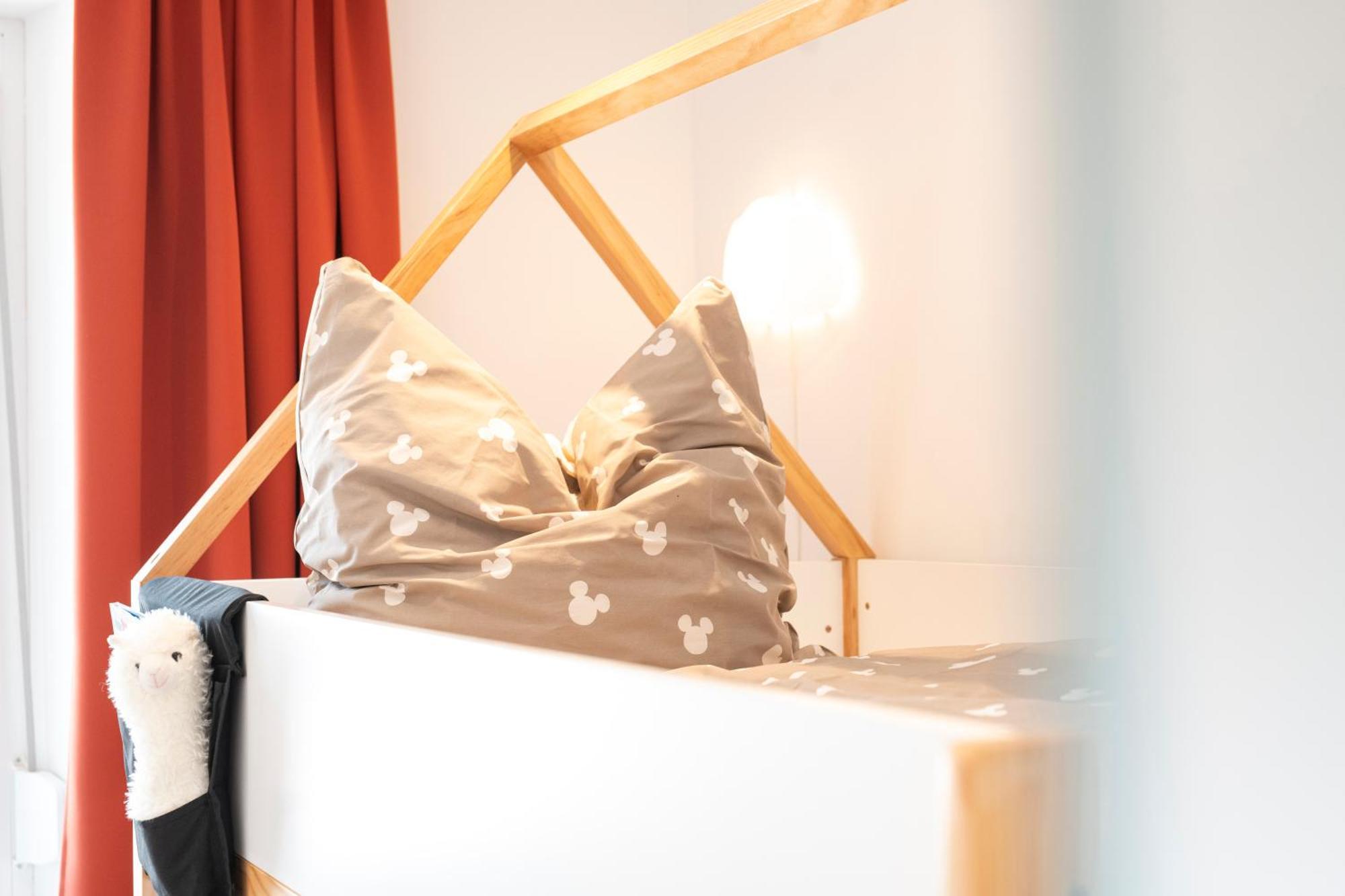 Bunter Hund Apartments - Zentrales Apartment, Parkplatz, Wintergarten, Kinderzimmer Ρότενμπουργκ  Εξωτερικό φωτογραφία